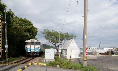 汽車が見えるカフェ